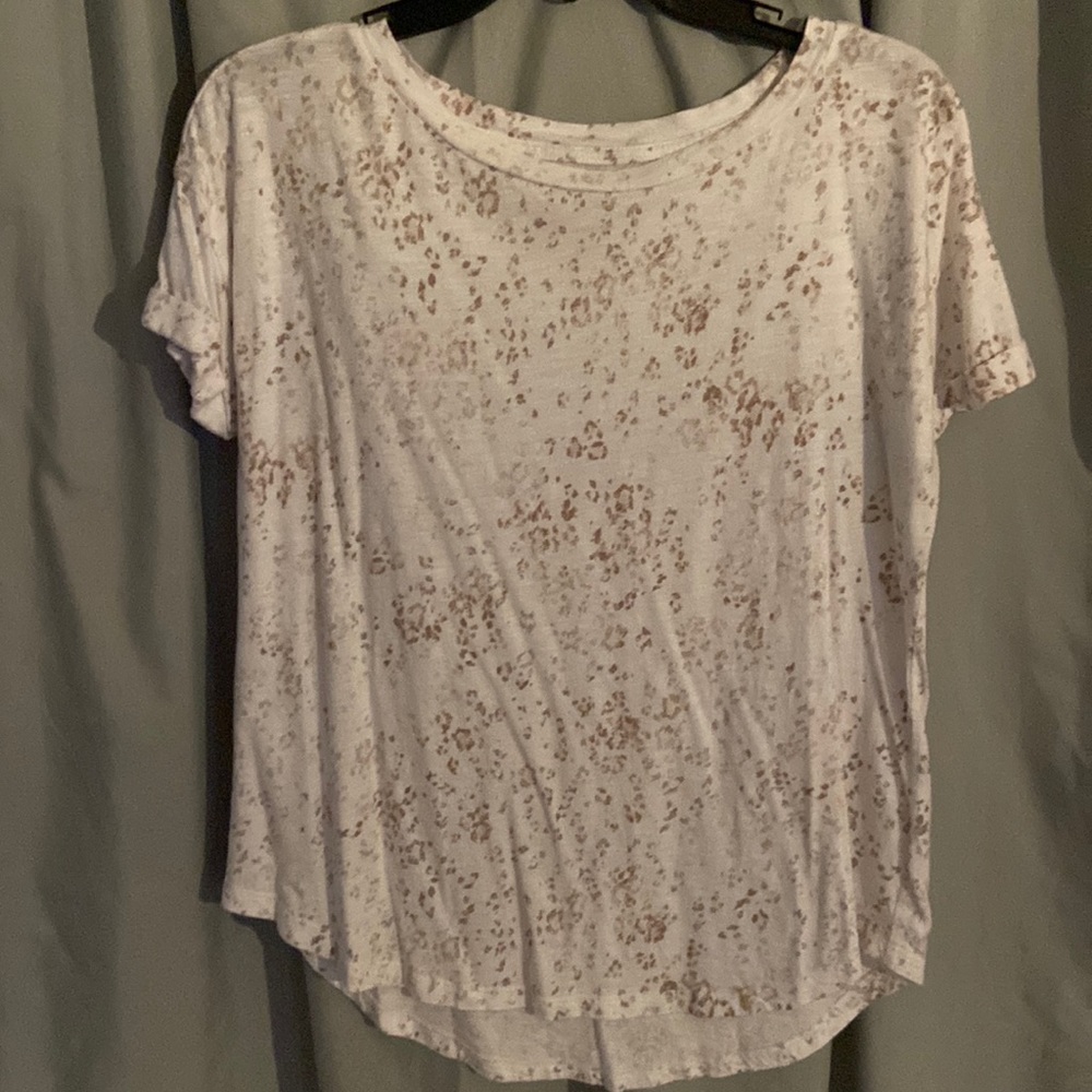 Size Medium 24/7 print tee from Maurice’s. Small cuff on sleeve.